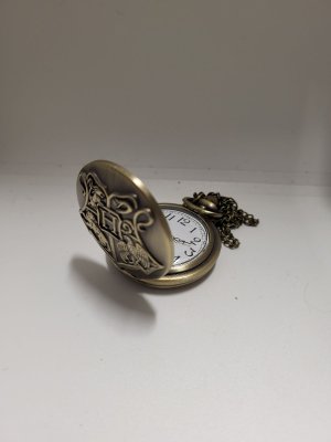 Harry Potter Hogwarts Crest Pocket Watch